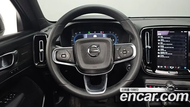 Volvo XC40 2025