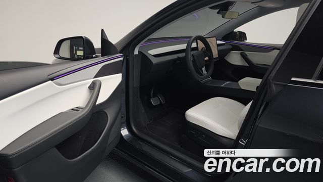 Tesla Model Y 2025