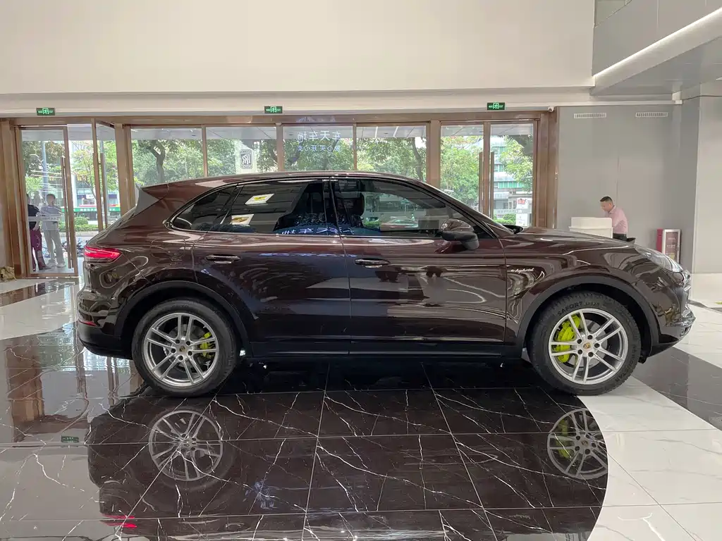Porsche Cayenne 2021