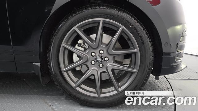 Land Rover Range Rover Velar 2025