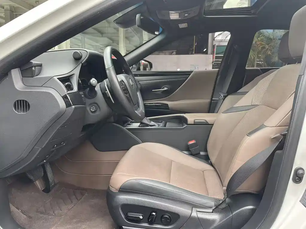 Lexus ES 2024