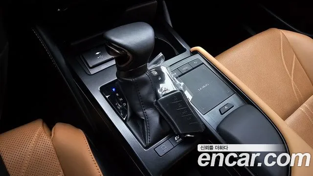 Lexus ES 2021