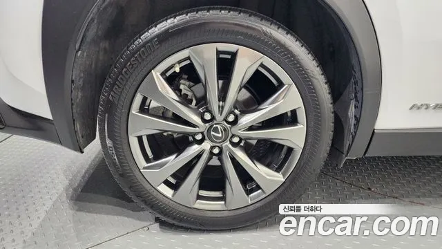 Lexus UX 2021