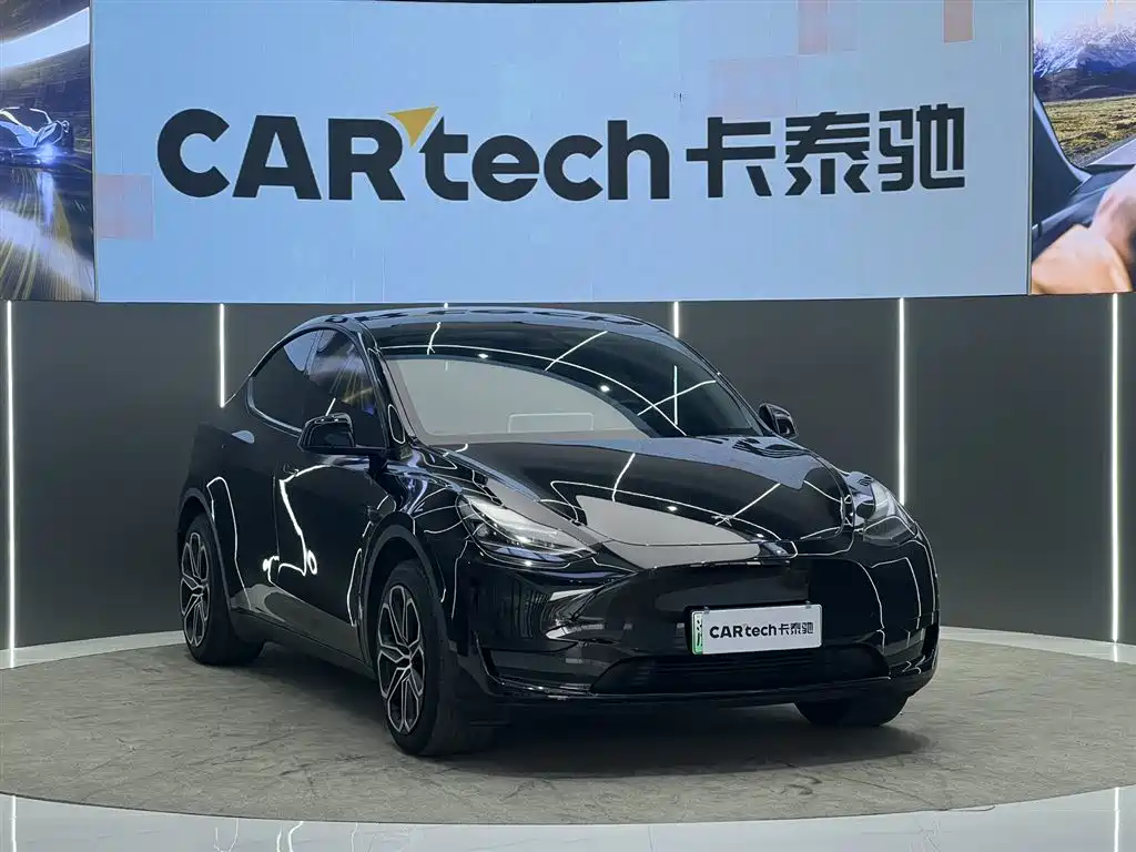 Tesla Model Y 2024