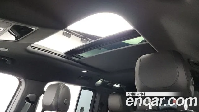 Land Rover Defender 2024