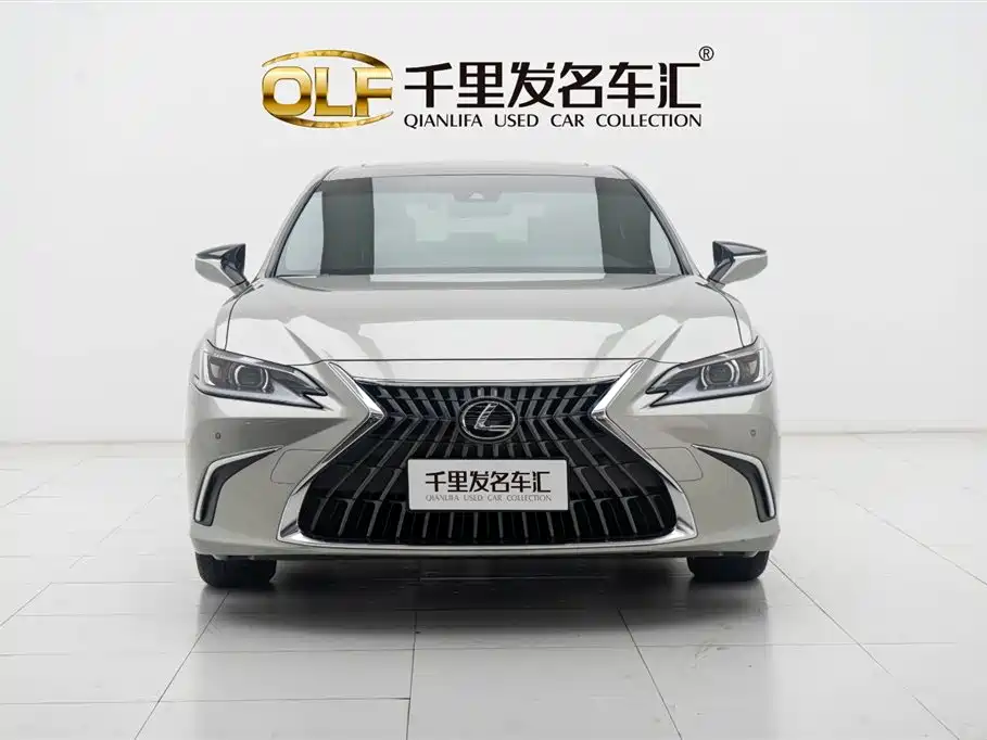 Lexus ES 2024