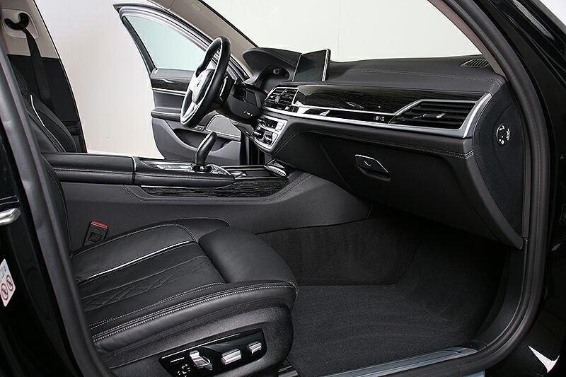 BMW 740 2022
