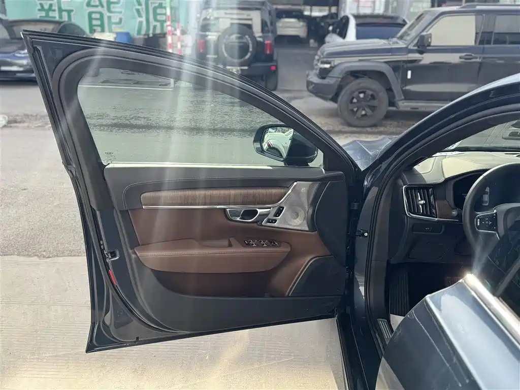 Volvo S90 2022