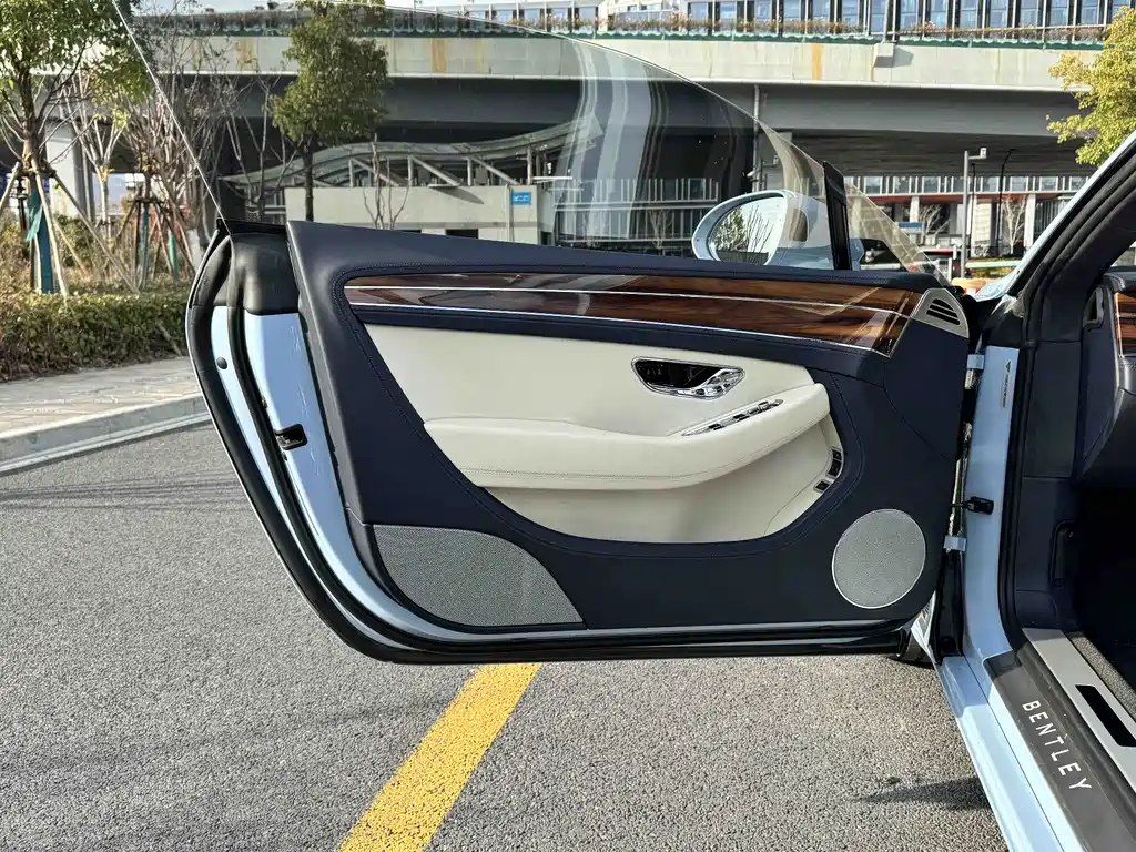 Bentley Continental 2022