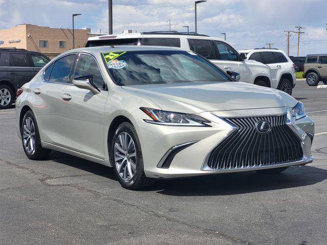 Lexus ES 2021