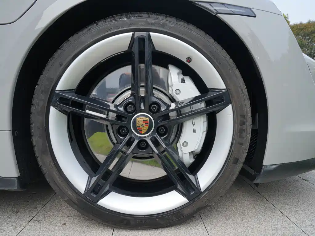 Porsche Taycan 2021