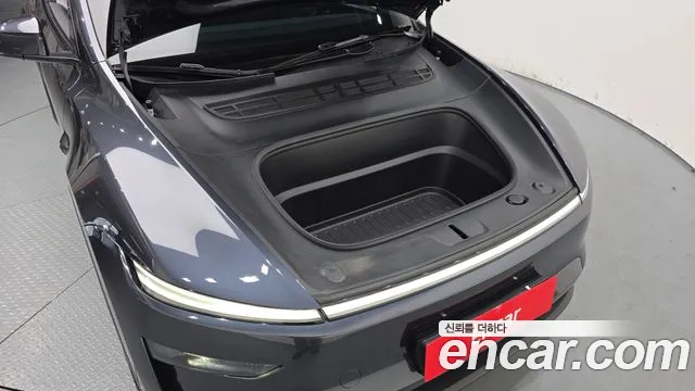 Tesla Model Y 2025