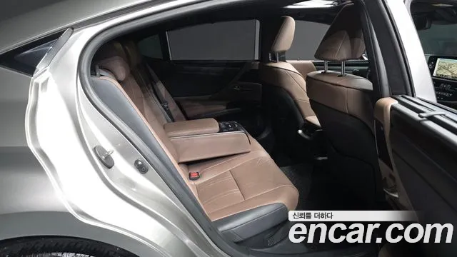 Lexus ES 2023