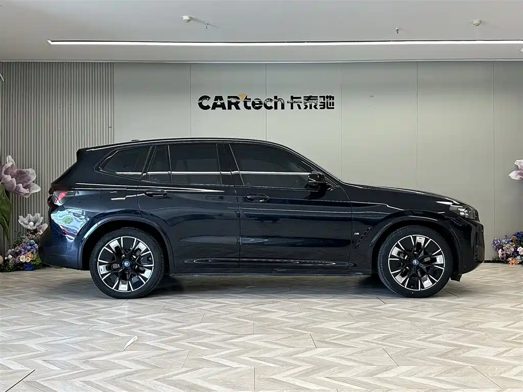 BMW iX3 2024