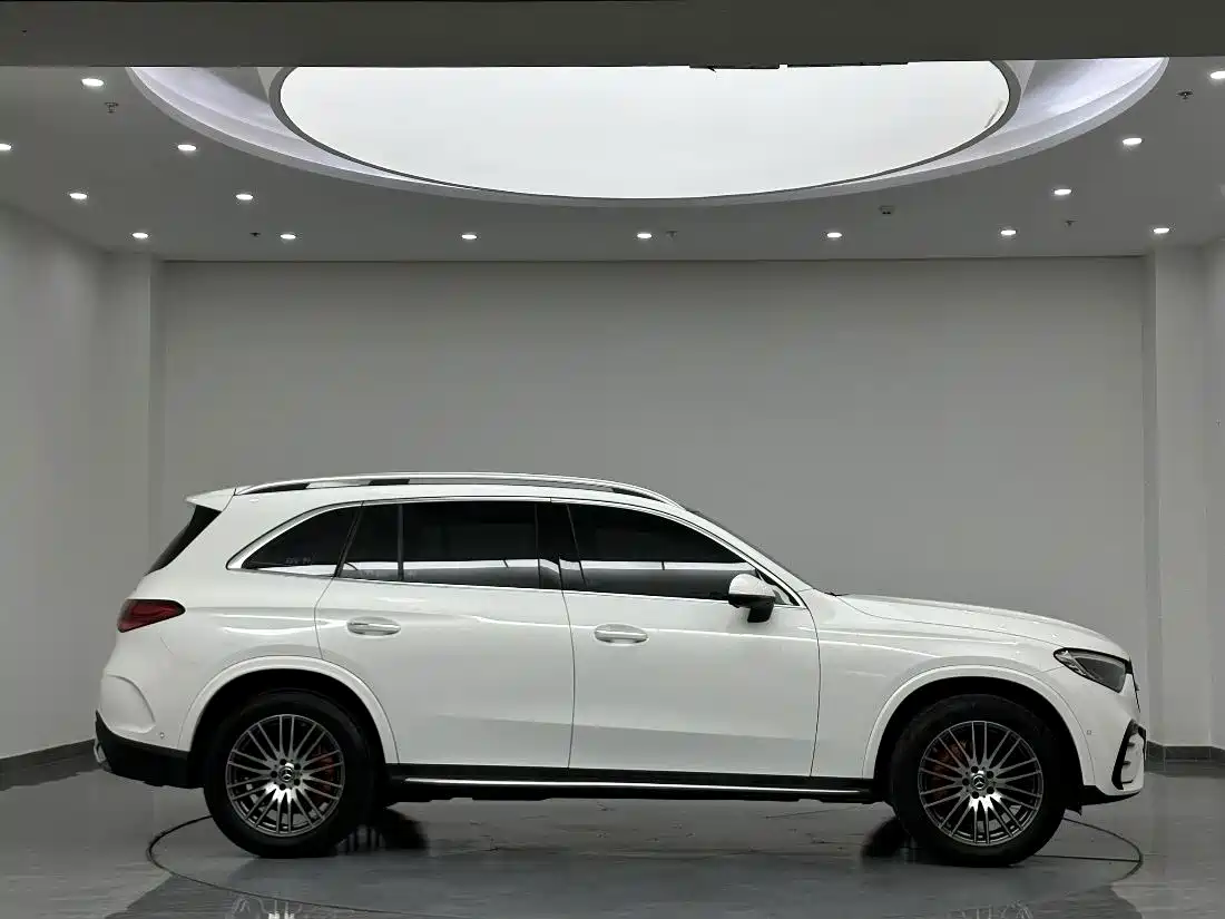 Mercedes-Benz GLC 2023