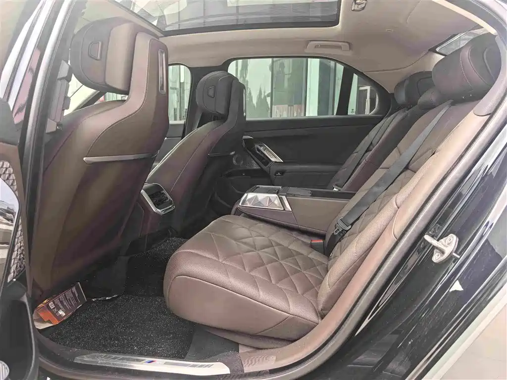 BMW i7 2023