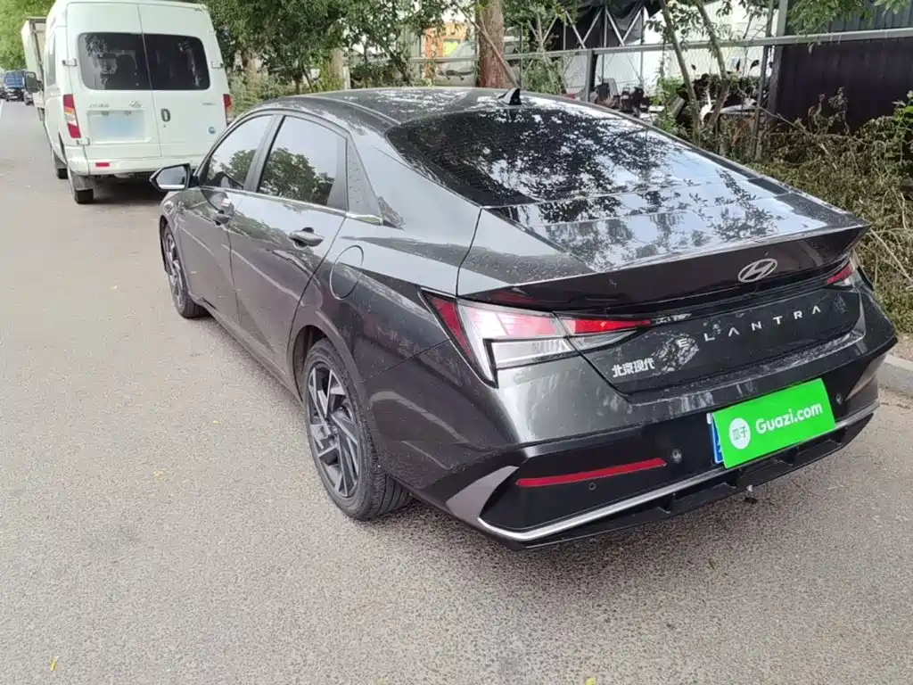 Hyundai Elantra 2024