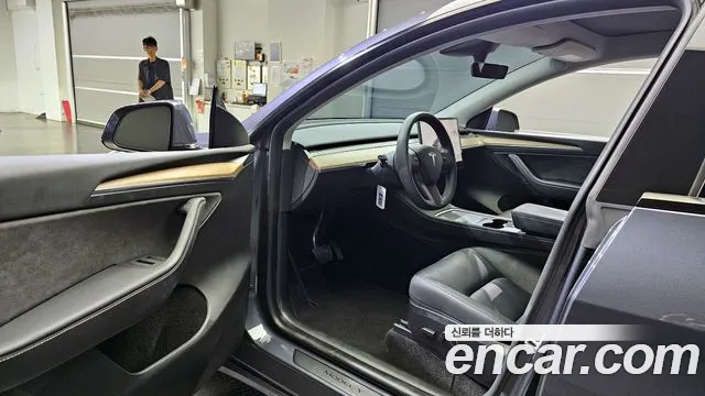 Tesla Model Y 2023