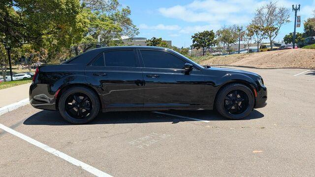 Chrysler 300 2021