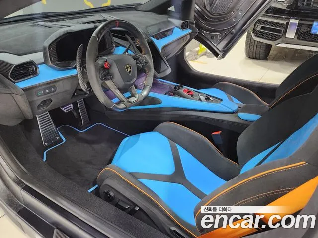 Lamborghini Revuelto 2025