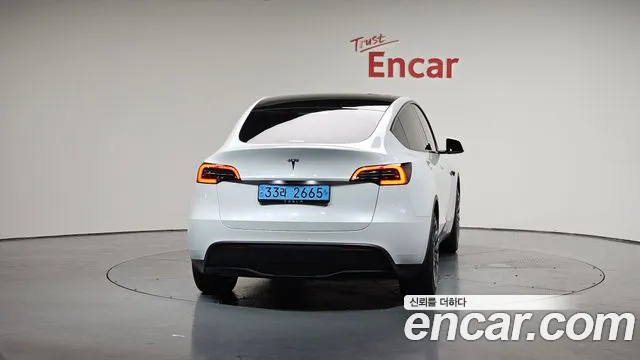 Tesla Model Y 2023