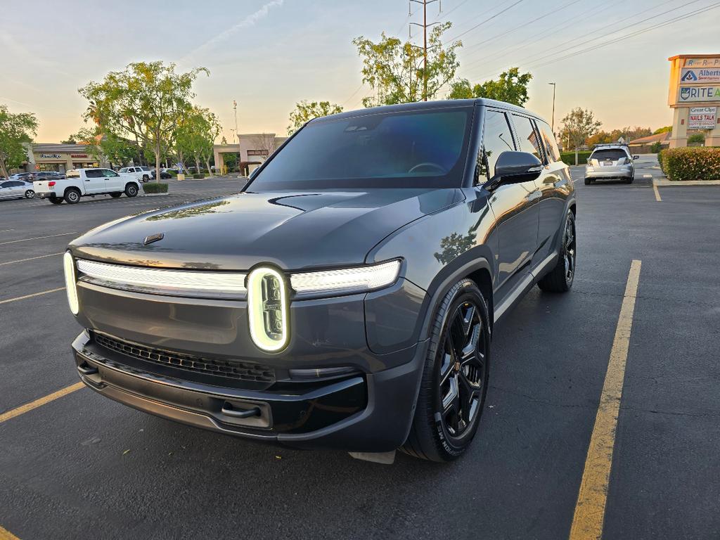 Rivian R1S 2025