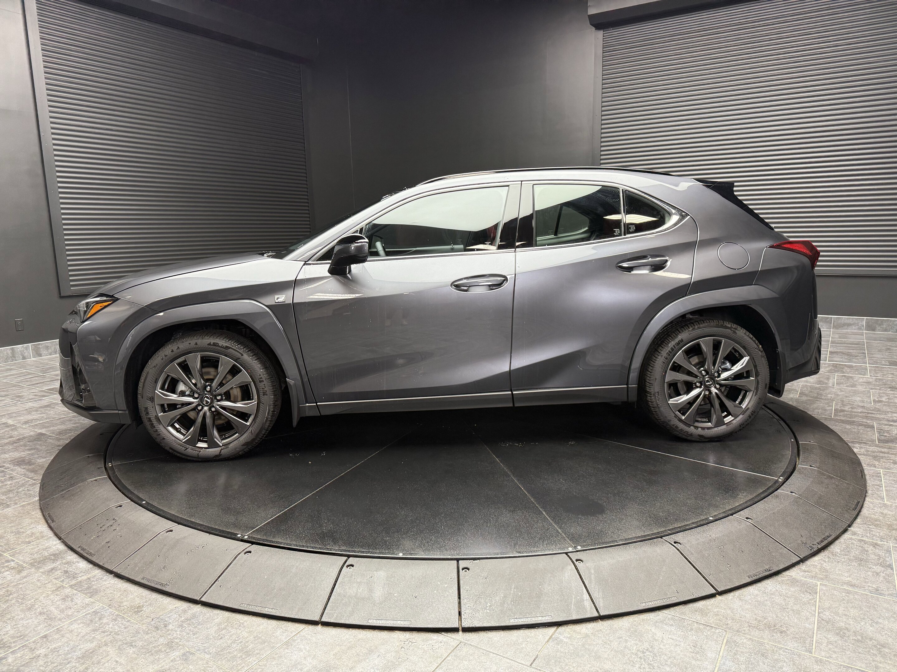 Lexus UX 2025