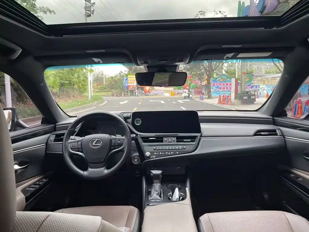 Lexus ES 2024