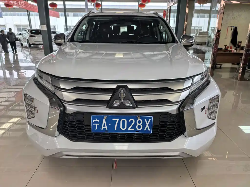 Mitsubishi Pajero 2021