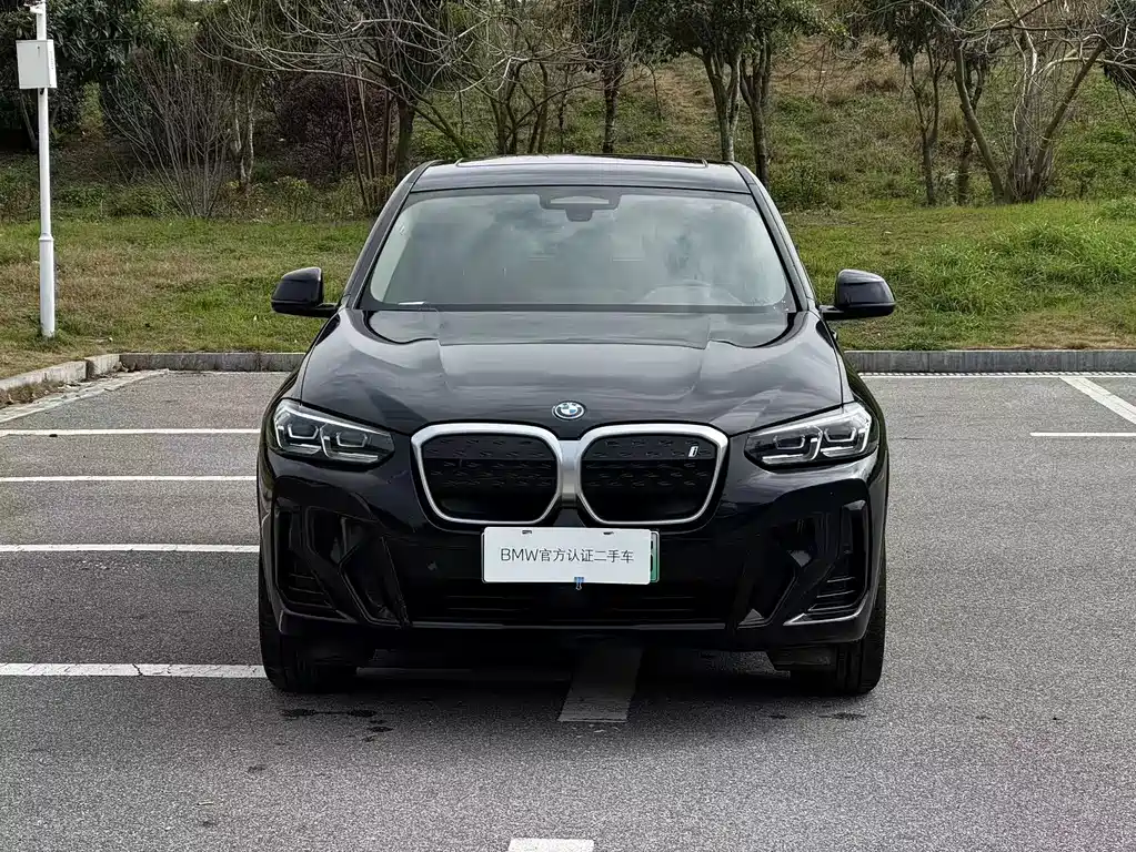 BMW iX3 2024