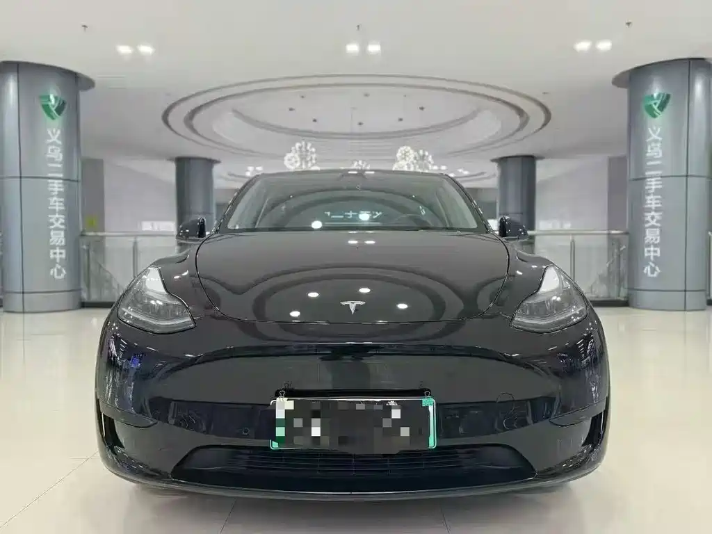 Tesla Model Y 2024