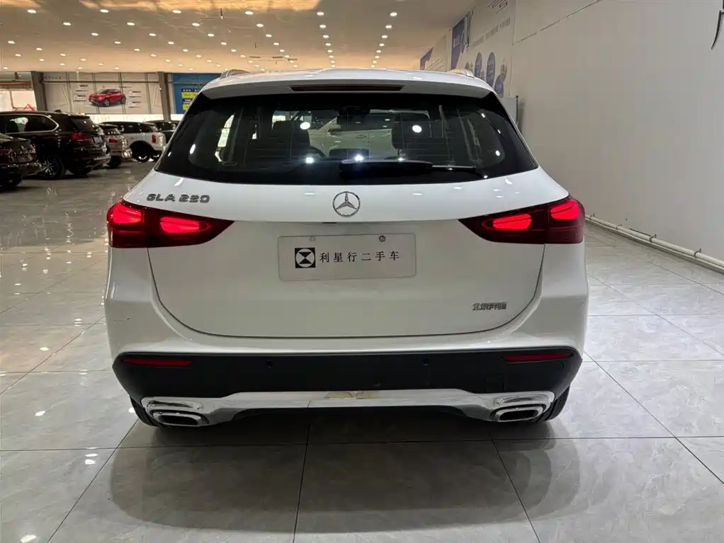 Mercedes-Benz GLA 2024