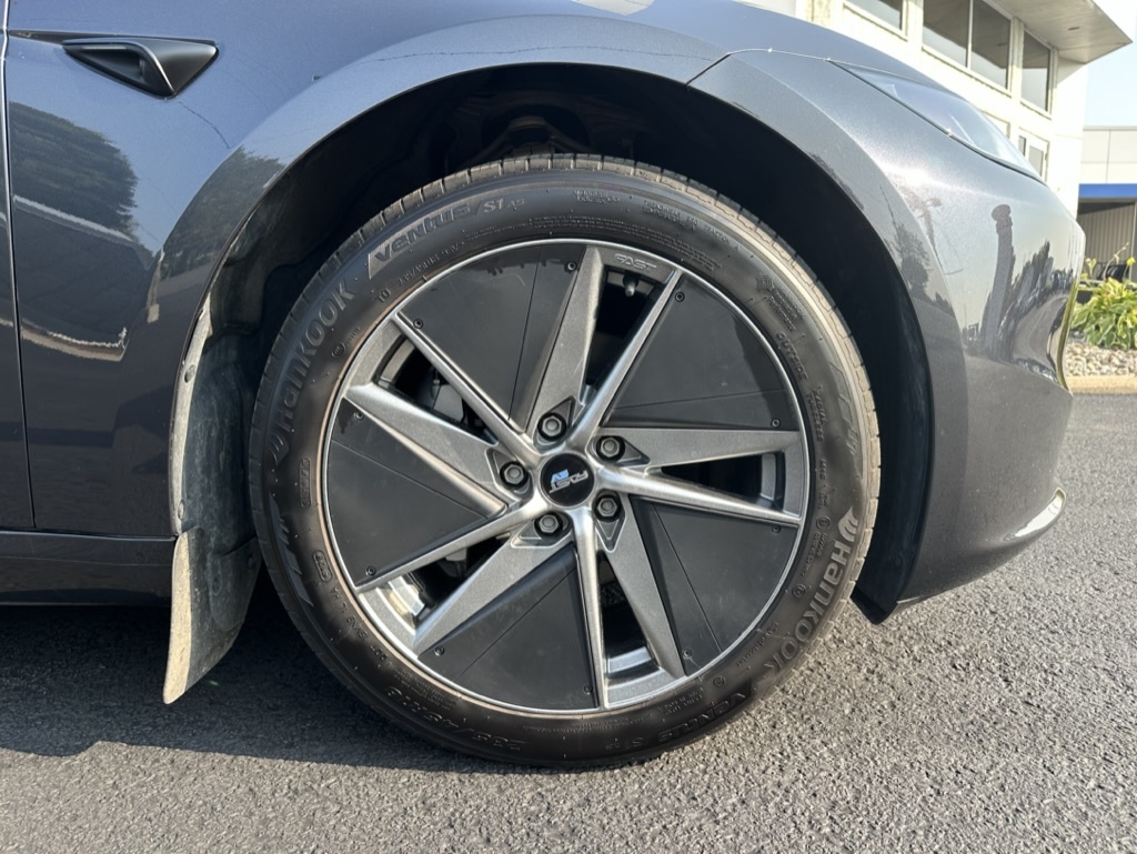 Tesla Model 3 2024