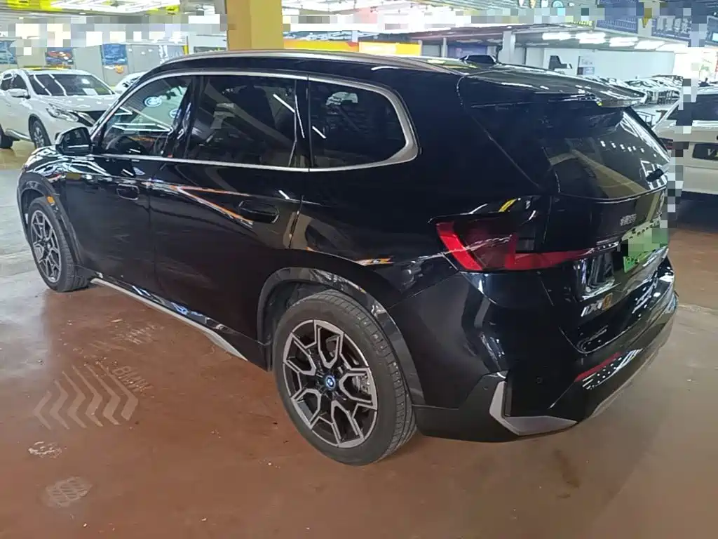 BMW iX1 2024
