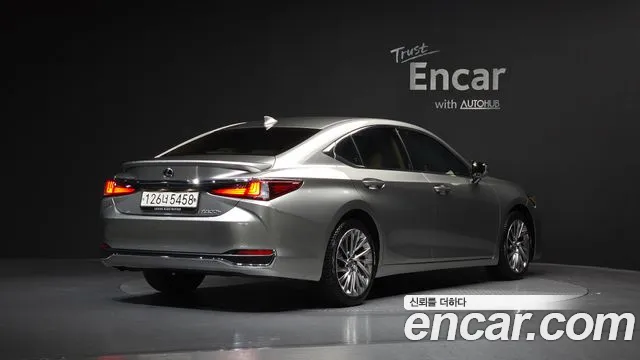 Lexus ES 2024