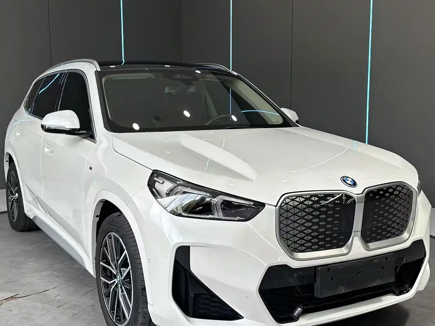 BMW iX1 2024