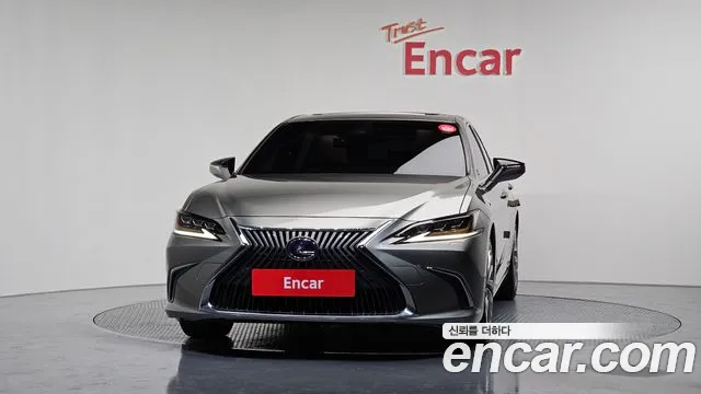 Lexus ES 2020