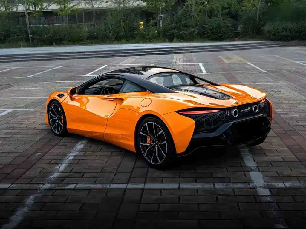 McLaren Artura 2023