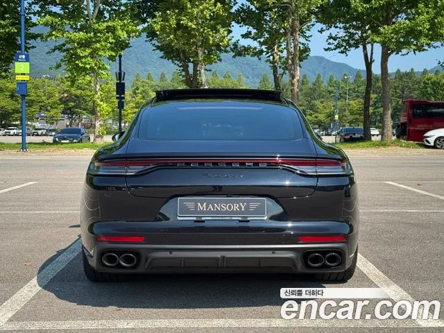 Porsche Panamera 2021
