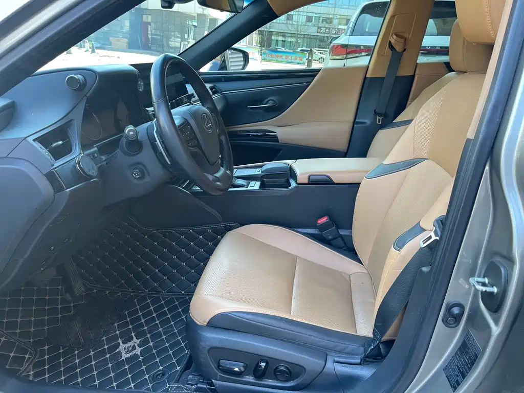 Lexus ES 2022