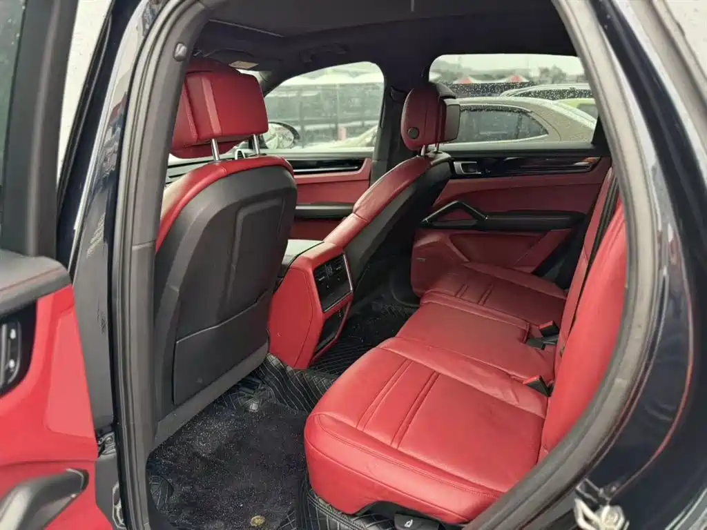 Porsche Cayenne 2022