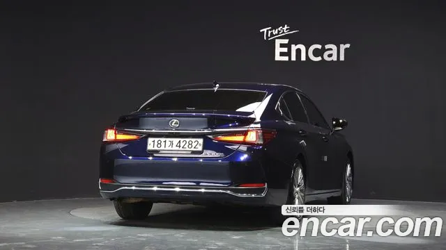 Lexus ES 2022