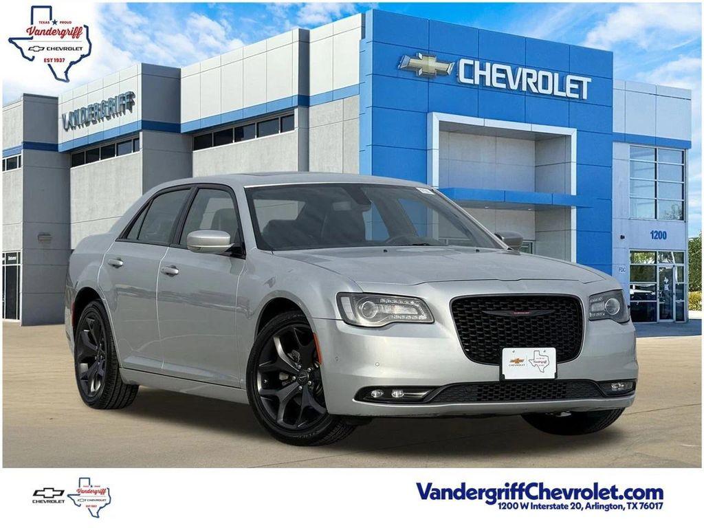 Chrysler 300 2023