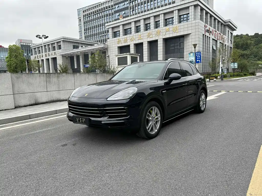 Porsche Cayenne 2022