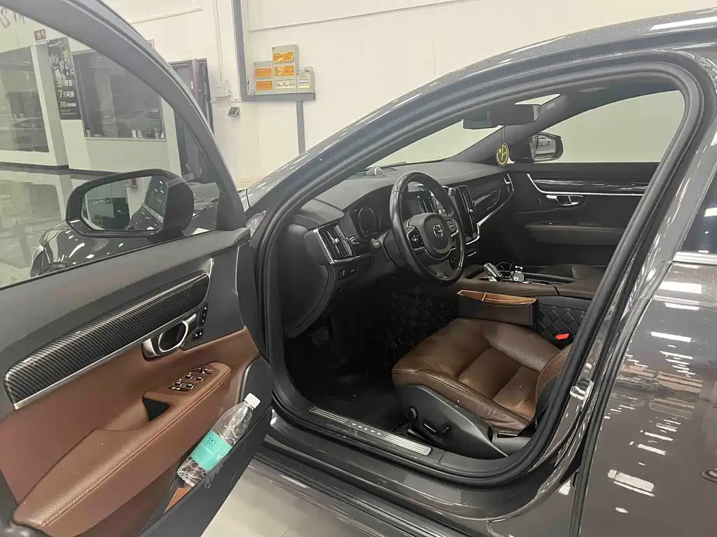Volvo S90 2021