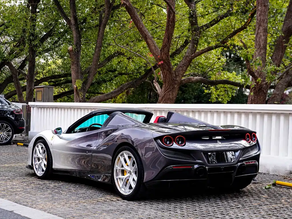 Ferrari F8 2022