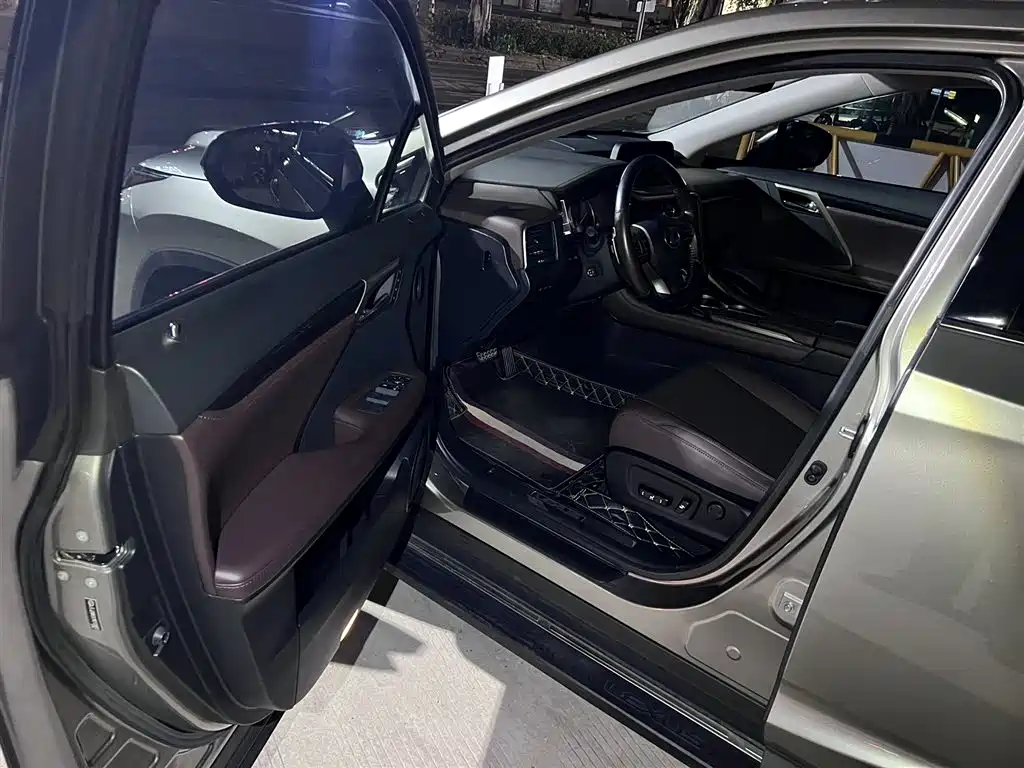 Lexus RX 2021