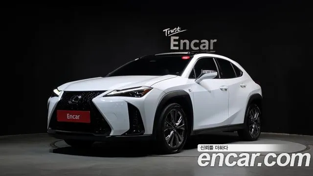 Lexus UX 2024