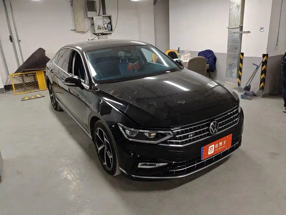 Volkswagen Magotan 2025