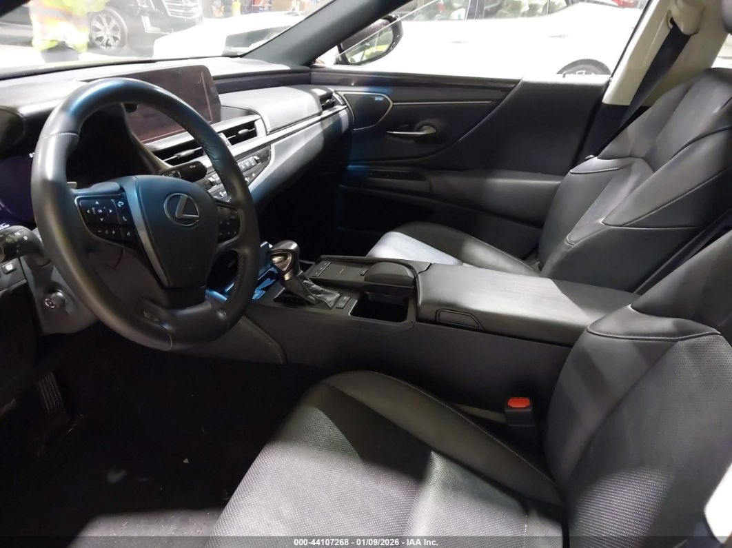 Lexus ES 2021